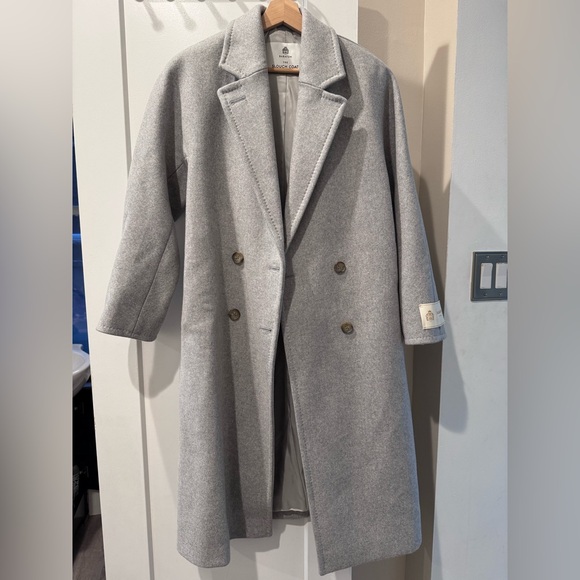 LIKE NEW Aritzia Babaton Slouch Coat - Picture 9 of 13